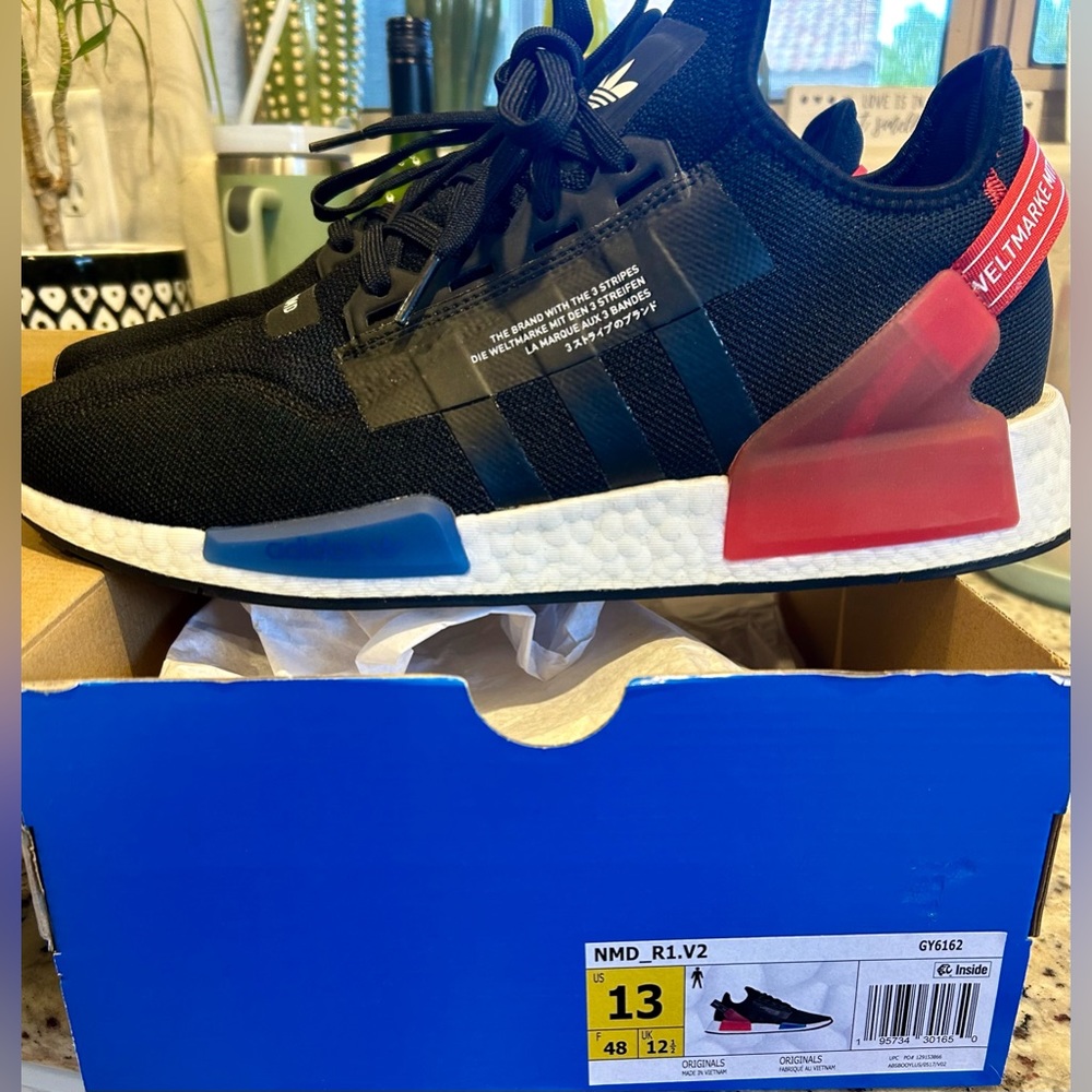 Adidas NMD R1 V.2 men’s size 13 excellent condition!